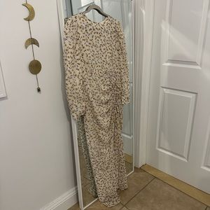 Long sleeve floral maxi dress with ruffle barely worn